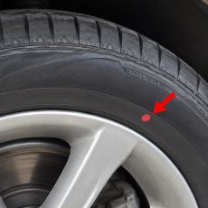 Araba Lastiği Üzerindeki Sarı ve Kırmızı Noktalar Ne Anlama Geliyor?