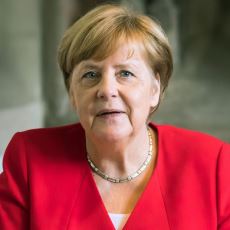 Merkel, Görevden Ayrılırken Neden Du hast den Farbfilm vergessen Şarkısını Çaldırdı?