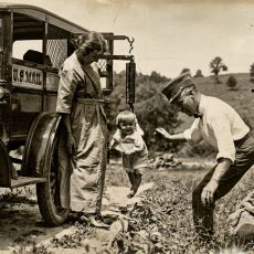 1913 Yılında ABD'de Posta Yoluyla Çocuk Yollanabilmesi