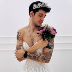 “Prenses Erkek” Tartışması: Erkekler Eskisi Kadar Maskülen Değil mi?