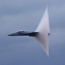 Bazı Uçakların Koni Şeklinde Bir Buluta Giriş Yapar Gibi Gözüktüğü Durum: Vapor Cone