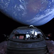 Elon Musk'ın Uzaya Gönderdiği Spor Araba Şu Anda Nerede?