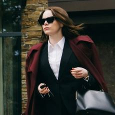 Yeni Lanthimos Filmi Bugonia, Neden Önümüzdeki Sezonun En Büyük Yıldızı Olmaya Aday?