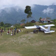 Endonezya'da Bir Dağın Tepesinde Bulunan Tehlikeli Uçak Pisti: Bugalaga
