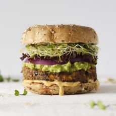 Sebze Sevmeyen Çocuklarınıza Afiyetle Yedirebileceğiniz Sebzeli Bir Hamburger Tarifi