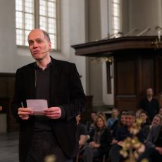 Modern İnsanın Söyleyemediği Şeyleri Onların Yüzüne Vuran Düşünür: Alain de Botton