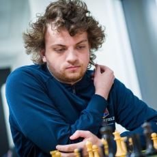 Satranç Dehası Magnus Carlsen'in Maçı Terk Etmesine Sebep Olan Hans Niemann Hile mi Yapıyor?