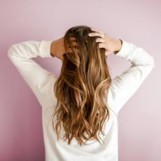 Saçınızın Eskisinden Sağlıklı Görünmesini Sağlayacak Detaylı Bir Saç Bakım Rehberi
