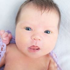 Bebekler Neden Sürekli Dil Çıkarır?