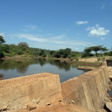 Afrika'da Temiz Suya Ulaşmak İçin Kullanılan Etkili Bir Yöntem: Kum Barajı