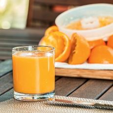 Bir Meyve ile Taze Sıkılmış Meyve Suyu Arasındaki Farklar Nelerdir?