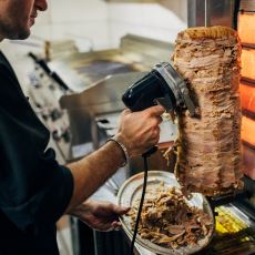 Bir Aşçıdan: Et Döner Yiyeceğimiz Yeri Hangi Faktörlere Göre Seçmeliyiz?