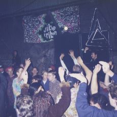 90'ların Terk Edilmiş Fabrikalarda Elektronik Müzik Eşliğinde Partileme Kültürü: Rave