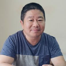 Nanjing Köprüsü’nde 21 Yılda 469 Kişiyi İntihardan Vazgeçiren Adam: Chen Si