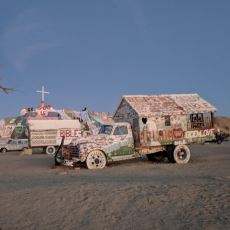 ABD'de Çölün Ortasında Kendi Haline Bırakılmış Hippi Mekanı: Slab City