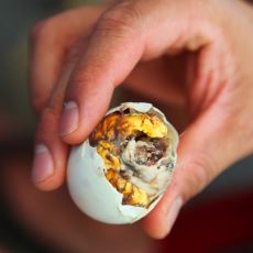 18 Günlük Döllenmiş Ördek Yumurtasından Yapılan İlginç Bir Yemek: Balut