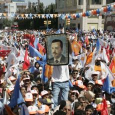 Ekonomik Krize Rağmen AKP'nin Oy Oranında Neden Ciddi Bir Düşüş Görünmüyor?