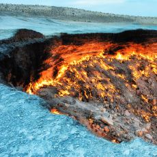 Türkmenistan'da 1971'den Beri Sürekli Yanan Gaz Krateri: Cehennem Kapısı