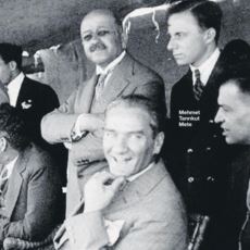 Atatürk'ün, Pek Çok Fotoğrafta Yanında Olan Az Bilinir Dostu: Berber Mehmet Tanrıkut Mete