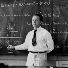 Almanya'nın Atom Bombası Yapmasını Engelleyen Büyük Fizikçi: Werner Heisenberg