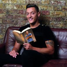 Mesut Özil'in Otobiyografik Kitabından Yıldız Futbolcunun Hayatına Dair Bilinmeyenler