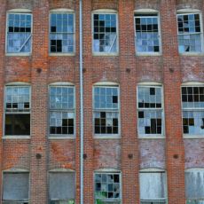 İnsanın Ortama Göre Bozulduğunu Gösteren Karanlık Gerçek: Kırık Camlar Teorisi