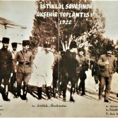 Atatürk'ün Büyük Taarruz Öncesi Komutanları Bir Araya Getirmek İçin Düzenlediği Futbol Maçı