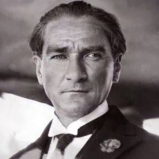 Mustafa Kemal Atatürk'ün Sol Gözündeki Şehlalığın Sebebi Nedir?