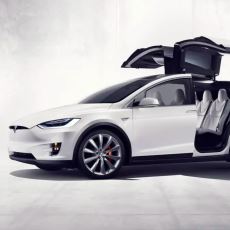 Tesla'nın SUV Aracı Model X'in İncelemesi