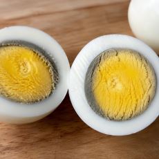 Haşlanmış Yumurtanın Sarısının Etrafında Neden Bazen Yeşilimsi Bir Halka Oluşur?