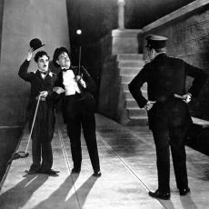 Charlie Chaplin'in Filmlerindeki Polisler Neyi Temsil Ediyor Olabilir?