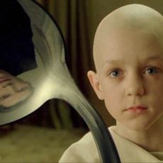 Matrix Filmindeki "Kaşık Aslında Yok" Sahnesi Bize Ne Anlatmak İstiyor?