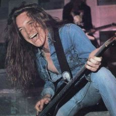 25 Yaşında Otobüsten Fırlayarak Ölen Metallica Basçısı Cliff Burton'ın Hayat Hikayesi