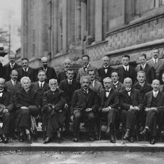 Tarihin En Baba Fizikçilerini Bir Araya Getiren Olağanüstü Olay: 1927 Solvay Kongresi