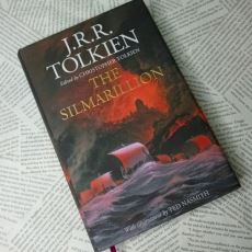 Yüzüklerin Efendisi'nde Yaşananları Okyanusta Damla Gibi Gösteren Kitap: The Silmarillion