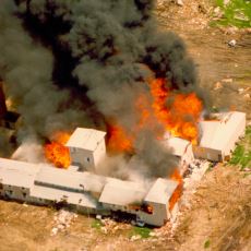 ABD'nin Bir Tarikatı Tanklarla Ezip Geçtiği 51 Gün Süren Felaket: Waco Kuşatması