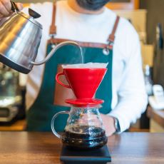 Kahvenin Üstüne Manuel Şekilde Sıcak Su Dökerek Yapılan Demleme İşlemi: Pour Over
