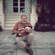 Ernest Hemingway'in İntiharının Arkasındaki Pek Bilinmeyen Kısa Tedavi Süreci