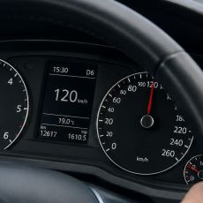 Arabanın Hız Kadranı 100 Gösterirken GPS Neden 94 Gösterir?
