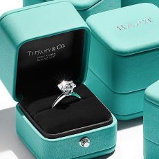 Tiffany & Co. Mavisi: Bir Markanın Renk Seçimiyle Yükselen İkonik Statüsü