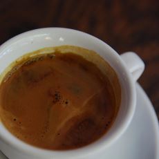 Su ve Espressoyla Hazırlanan Long Black'in Americano'dan Farkı Nedir?