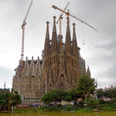 Barselona'daki Ünlü La Sagrada Familia, Neden 142 Yıldır Bitirilemiyor?