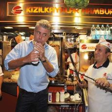 Anthony Bourdain'in İstanbul Lezzetlerini Tattığı No Reservations Bölümünün Özeti