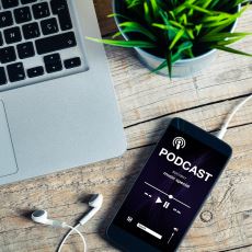 İngilizcenizi Geliştirmek İçin Takip Edebileceğiniz Verimli Podcastler