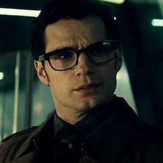Neden Hiç Kimse Clark Kent'in Aslında Superman Olduğunu Fark Etmiyor?