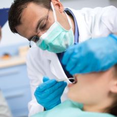 Diş Hekimlerini Neden "Yata Yata Para Kazanıyorlar" Şeklinde Yaftalayamayız?