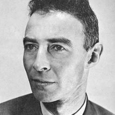 Hiroşima ve Nagazaki'ye Atılan Atom Bombalarını Geliştiren Fizikçi: Robert Oppenheimer