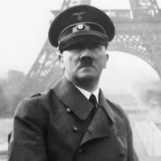Adolf Hitler Neden O Tarz Bir Bıyık Bırakmayı Tercih Etti?