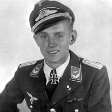 II. Dünya Savaşı'nda 352 Düşman Uçağı Düşüren ve Dünyanın En İyi Pilotu Olarak Gösterilen Alman Pilot: Erich Hartmann 