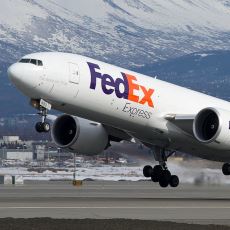 Dünyanın En Hızlı Kargo Şirketi FedEx'in Bir Gecede Kaderini Değiştiren İflastan Dönme Hikayesi